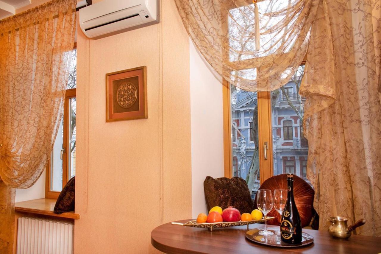 Mini-Hotel In The Very Heart Of Odessa المظهر الخارجي الصورة